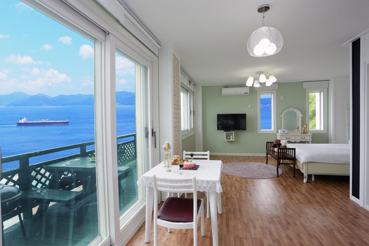 Montmartre Villa Намхе Екстериор снимка